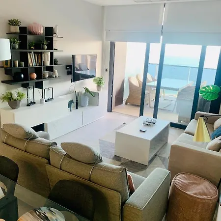 Sunset Waves Holidays ベニドルム